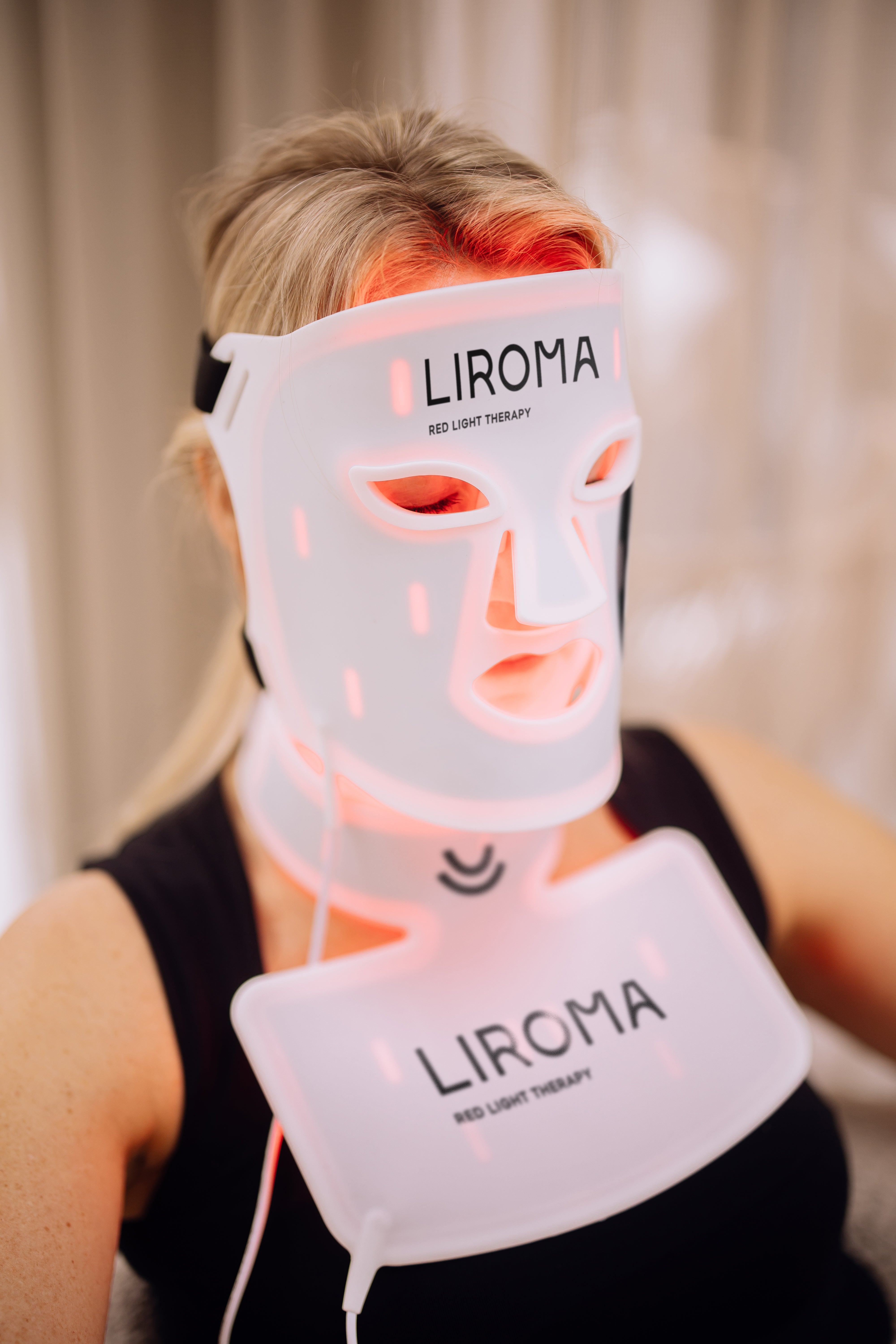 LIROMA® LED therapeutic red light and near-infrared face, neck and décolleté mask