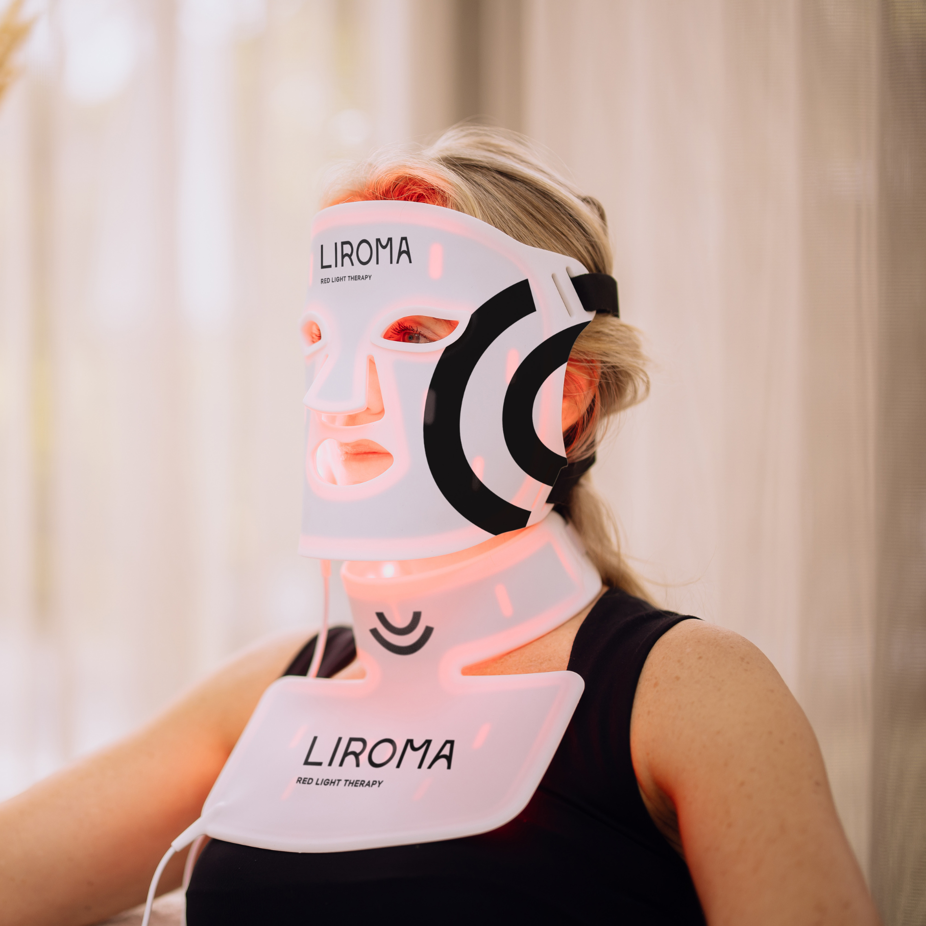LIROMA® LED therapeutic red light and near-infrared face, neck and décolleté mask