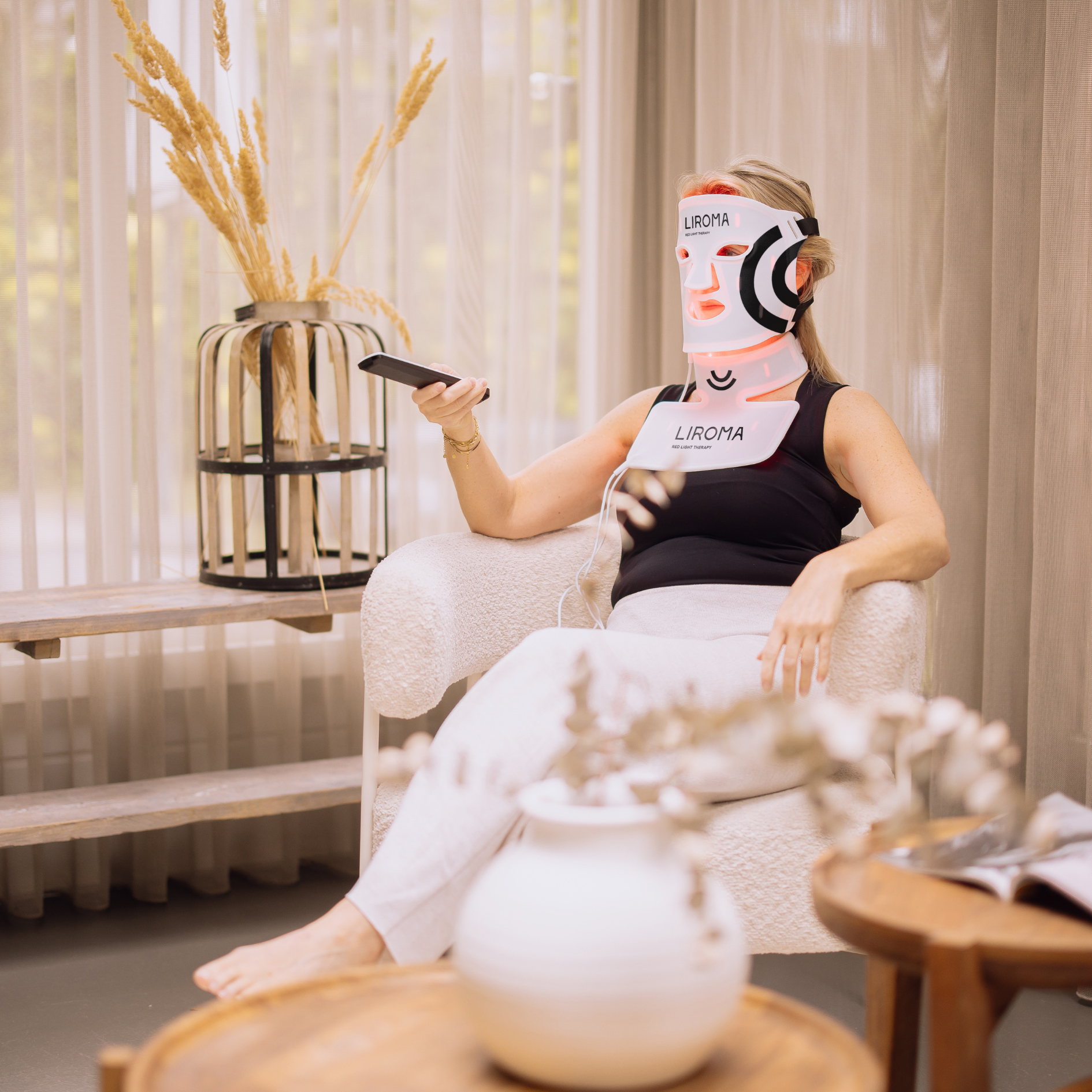 LIROMA® LED therapeutic red light and near-infrared face, neck and décolleté mask